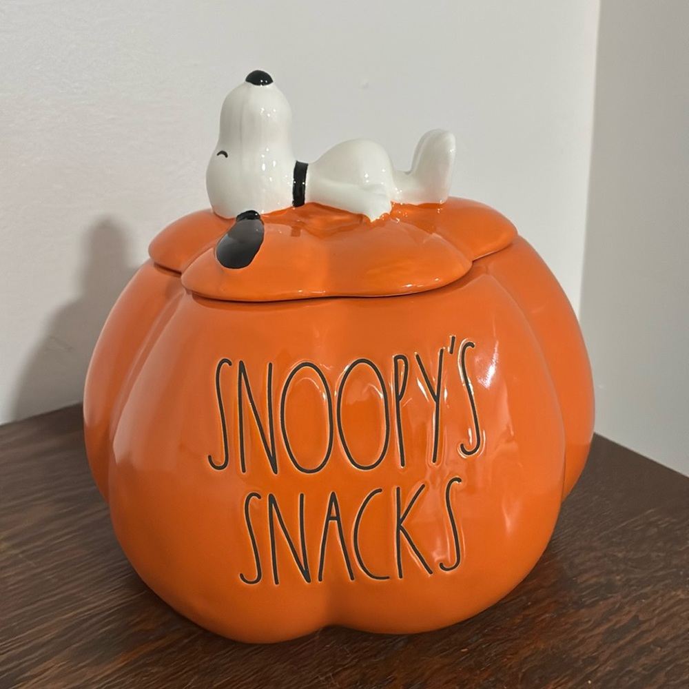 NWT- Peanuts- Rae Dunn- Snoopy's Snacks Ceramic Pumpkin Jar w/ Snoopy Topper